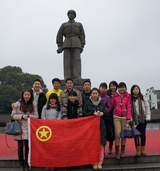 “学雷锋，献爱心”——中国共产主义青年团ob欧宝·(中国)官方网站委员会开展慰问贫困学生助学活动